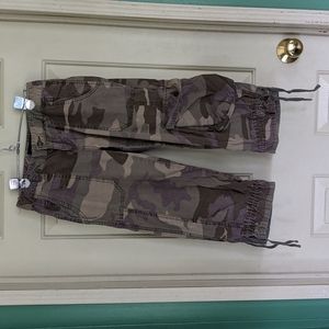 Victoria's Secret Camo Capri (Size 0)